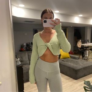 Fluffy Knit twist Crop top - missguided Carli Bybel